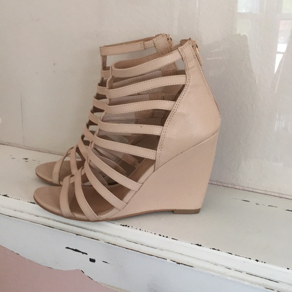 😯Final Price😯Wedges size 8 brand Express